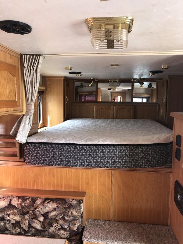 2003 Sundowner Trailers LQ 4H 8010 SIERRA Horse Trailer image 9