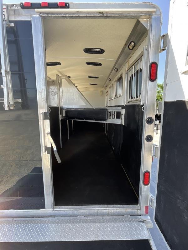 2005 Jamco 4 Horse Gooseneck Trailer image 24