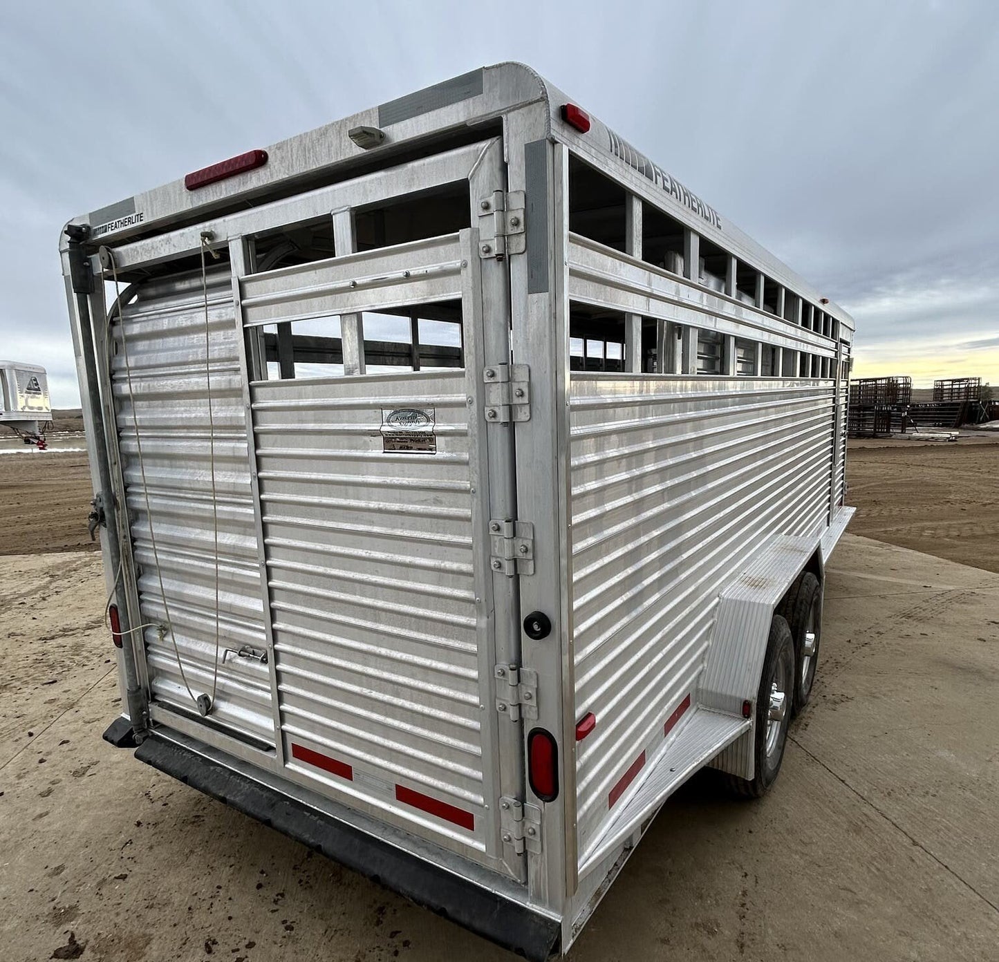 Used 2007 Featherlite 20′ Livestock Trailer – Two Compartments image 5