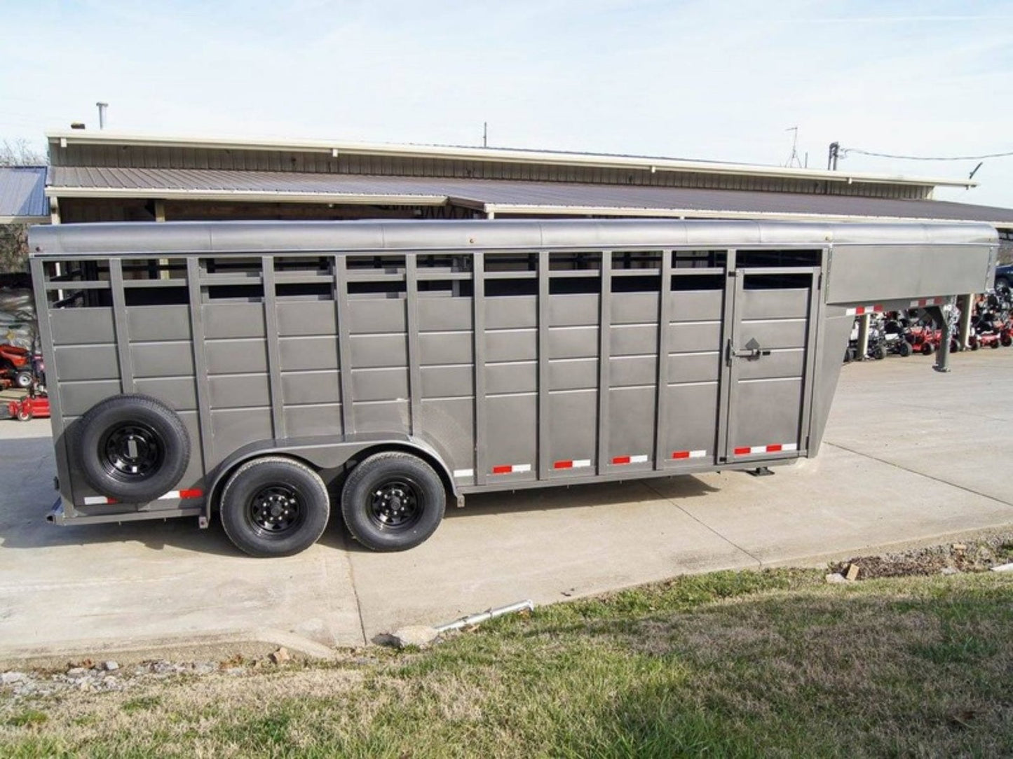 20ft Charcoal Gooseneck Livestock Cattle Trailer (2) 7K Axles image 5