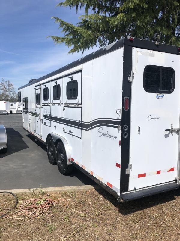 2003 Sundowner Trailers LQ 4H 8010 SIERRA Horse Trailer image 2