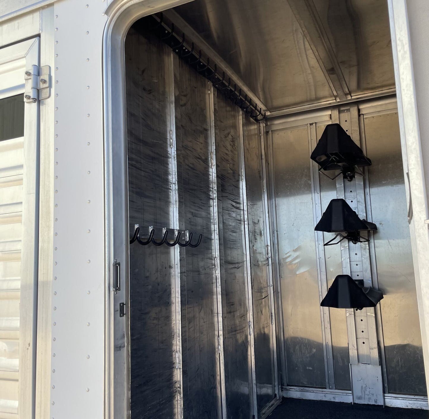 Used 2010 Featherlite 24FT Stock Combo – 2 Compartments image 4