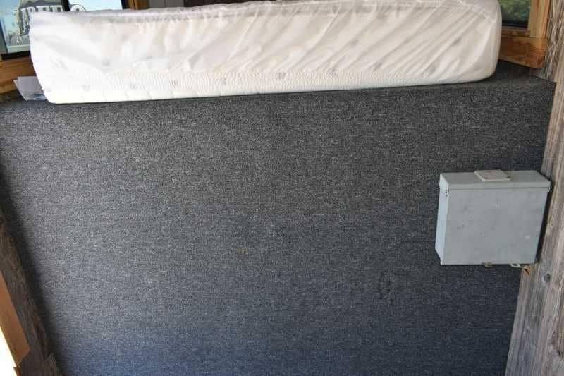 Used 2005 Silver Star 2HGNLQ 2 Horse Trailer with 4′ Short Wall image 11