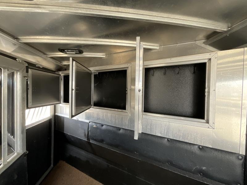 2014 Logan Coach RAZ4GNHDLQ 40′ 4 horse Razor GN Horse Trailer**WITH WALK IN CLOSET** image 44