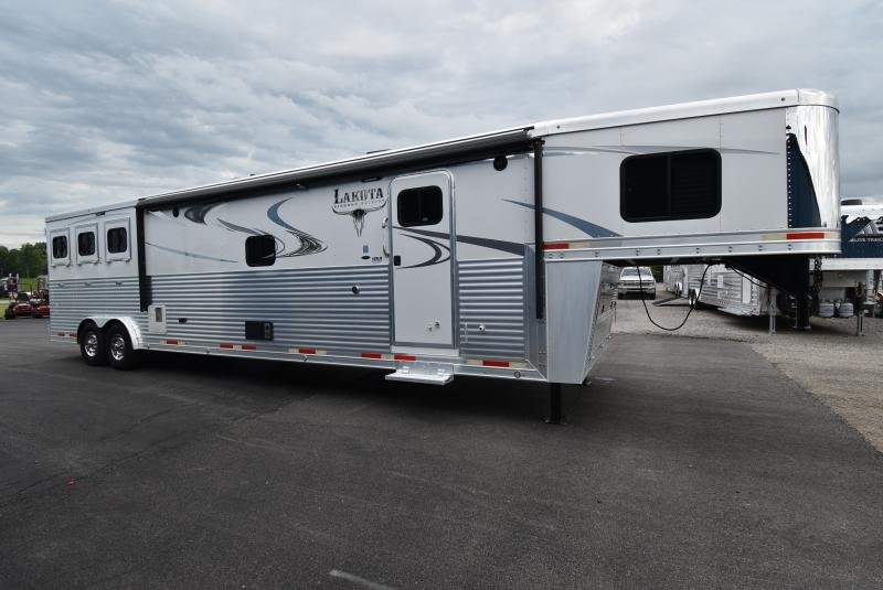 2018 Lakota Bighorn 3 Horse Living Quarters image 1