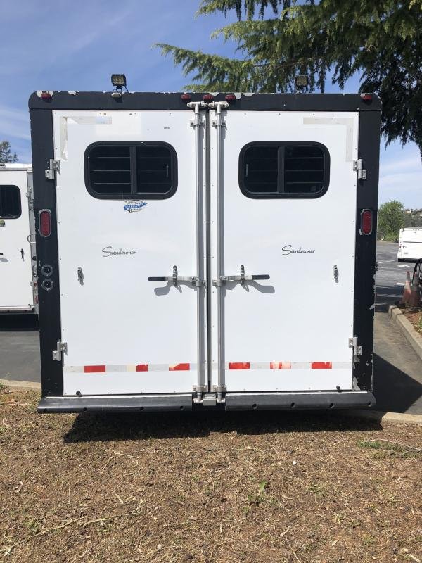 2003 Sundowner Trailers LQ 4H 8010 SIERRA Horse Trailer image 1