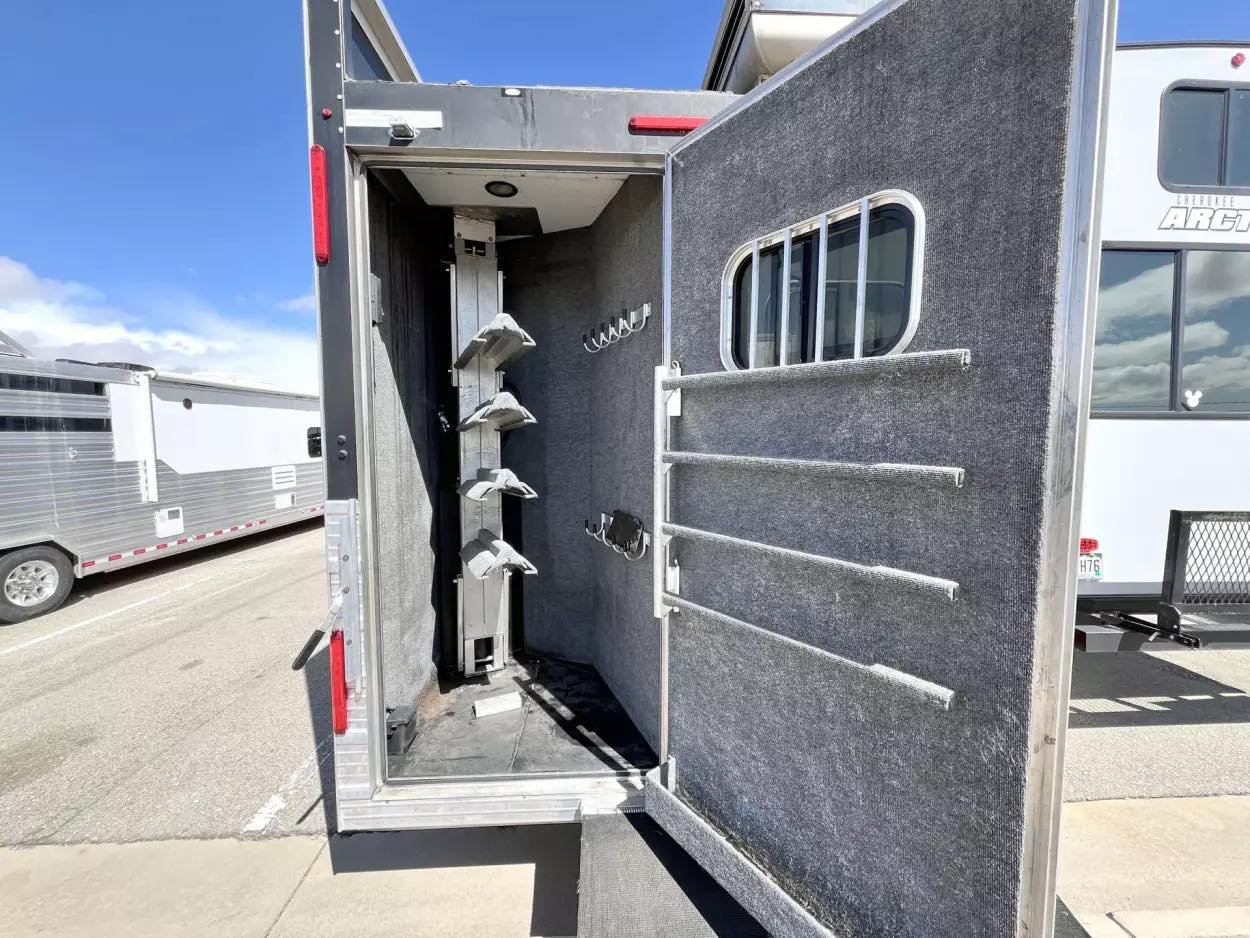 Used 2013 Bloomer 4 Horse 16′ LQ, 7’Slide, Air Ride, Pod, Mister/Water Sys Air ride, HWH Slide, Integrated Pod image 20
