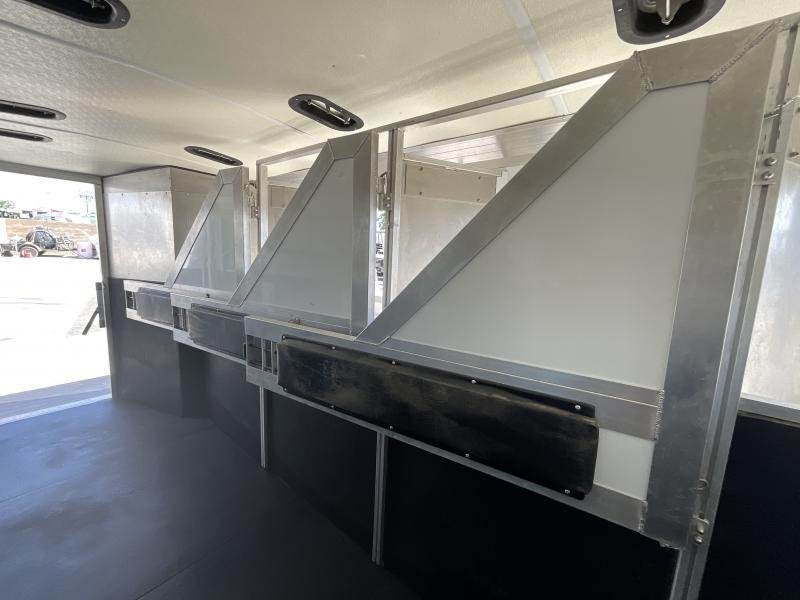 2005 Jamco 4 Horse Gooseneck Trailer image 30