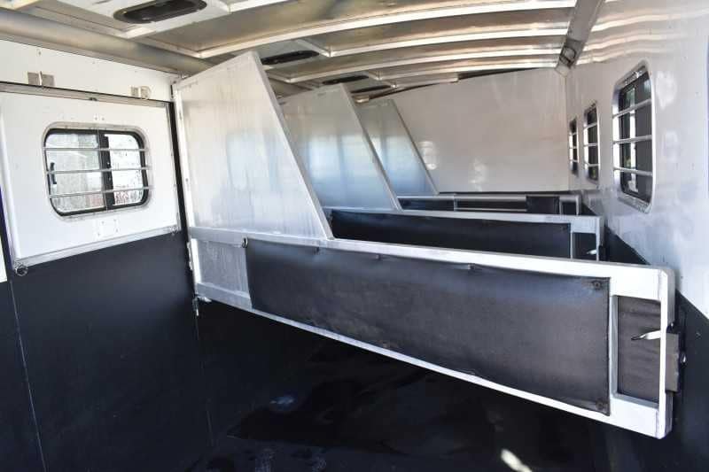 Used 2005 Sundowner 4HGN 4 Horse Trailer image 9