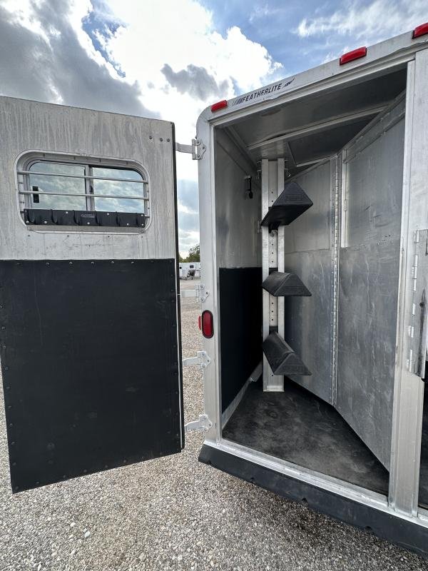 2000 Featherlite 3H GN with Dressing Room Horse Trailer image 5