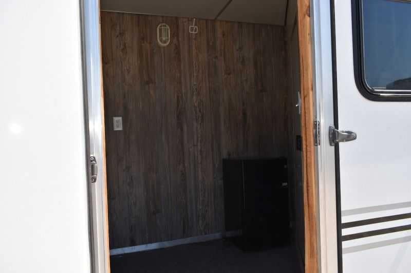 Used 2005 Silver Star 2HGNLQ 2 Horse Trailer with 4′ Short Wall image 6