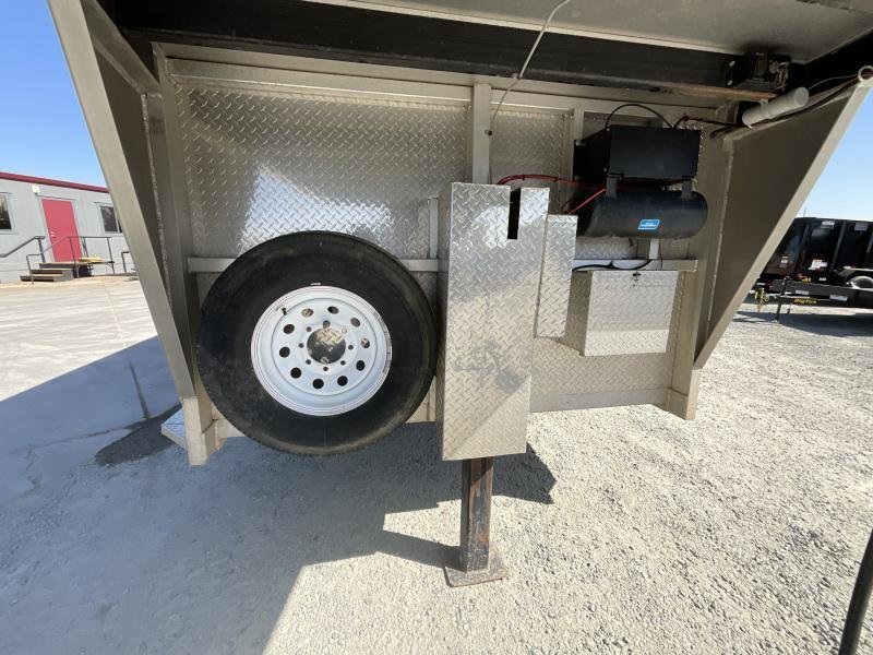 2005 Jamco 4 Horse Gooseneck Trailer image 7