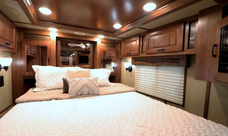 2019 Lakota Bighorn 6 Horse Side Load Trailer image 16