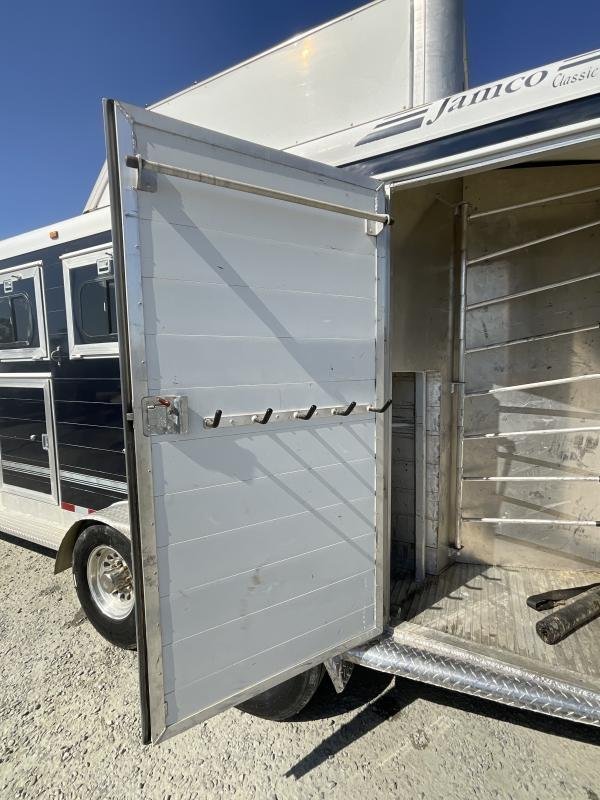 2005 Jamco 4 Horse Gooseneck Trailer image 19