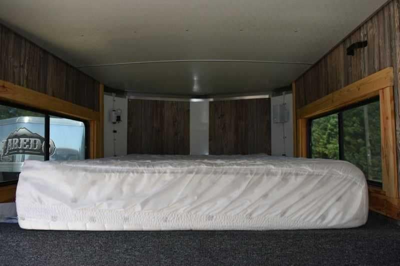 Used 2005 Silver Star 2HGNLQ 2 Horse Trailer with 4′ Short Wall image 9