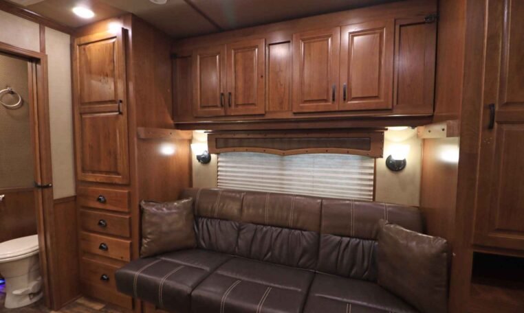 2019 Lakota Bighorn 6 Horse Side Load Trailer image 23