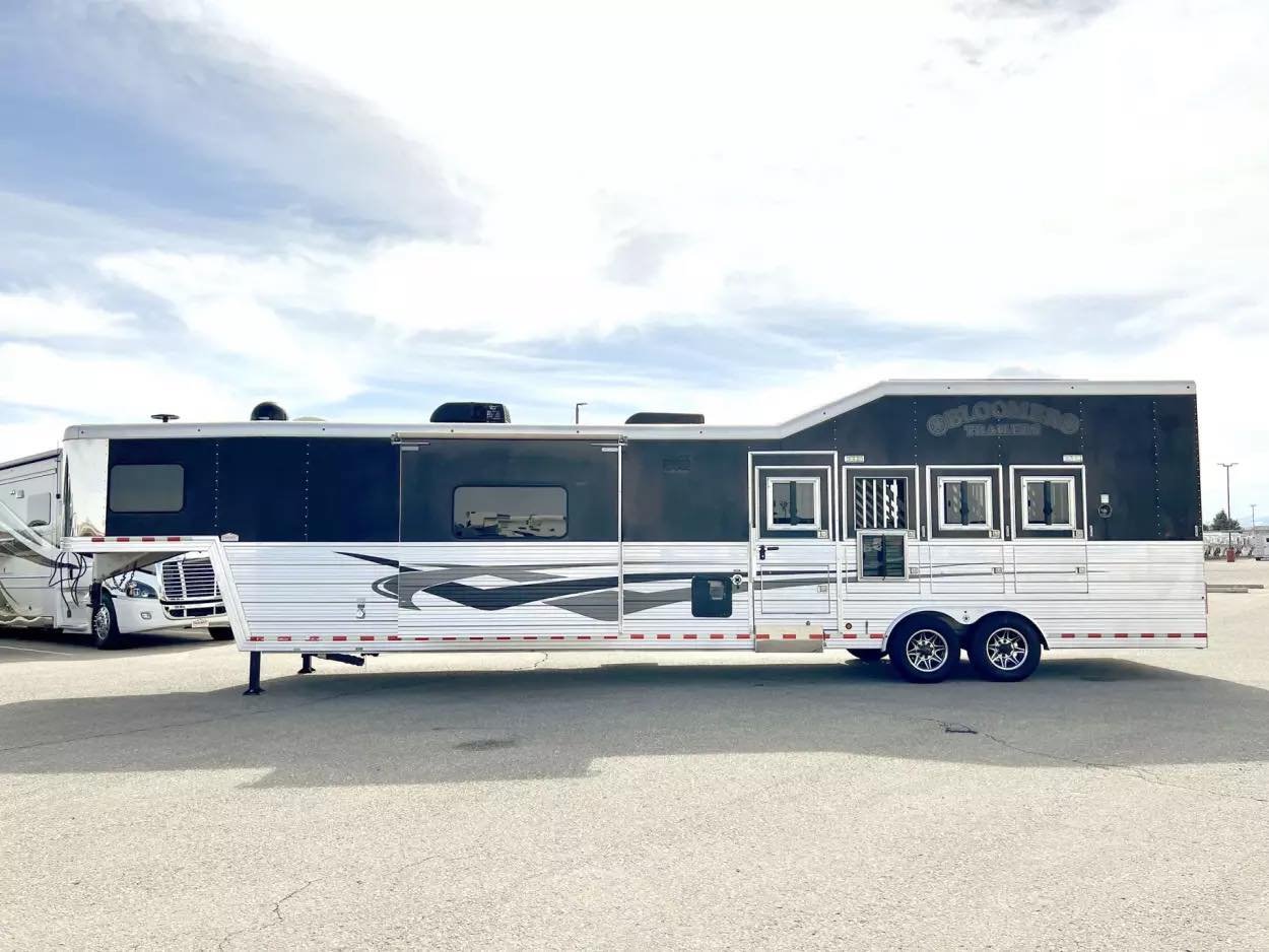 Used 2013 Bloomer 4 Horse 16′ LQ, 7’Slide, Air Ride, Pod, Mister/Water Sys Air ride, HWH Slide, Integrated Pod image 21