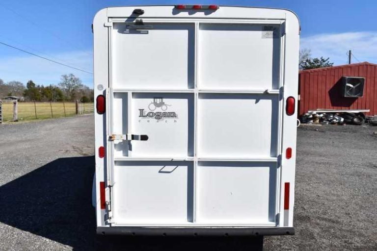 2002 Logan Coach 3HBP 3 Horse Trailer image 9