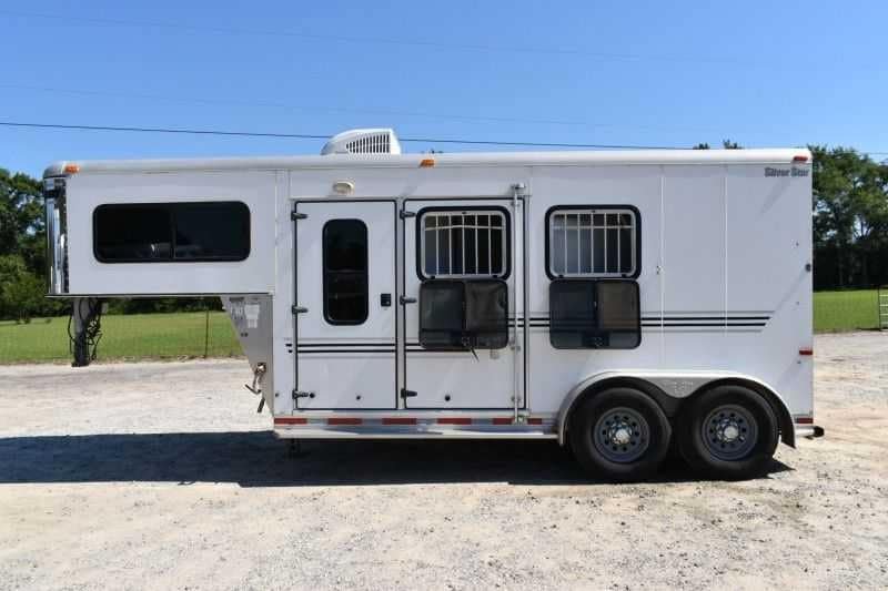 Used 2005 Silver Star 2HGNLQ 2 Horse Trailer with 4′ Short Wall image 2