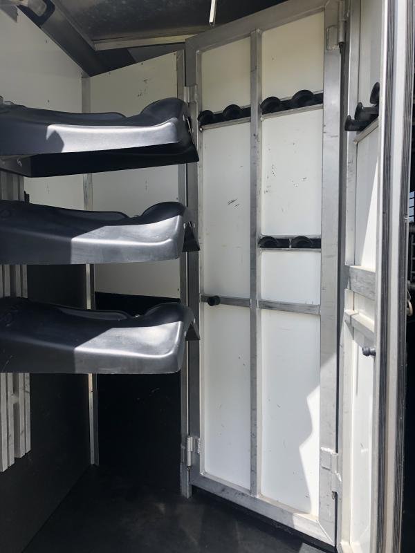 2003 Sundowner Trailers LQ 4H 8010 SIERRA Horse Trailer image 8