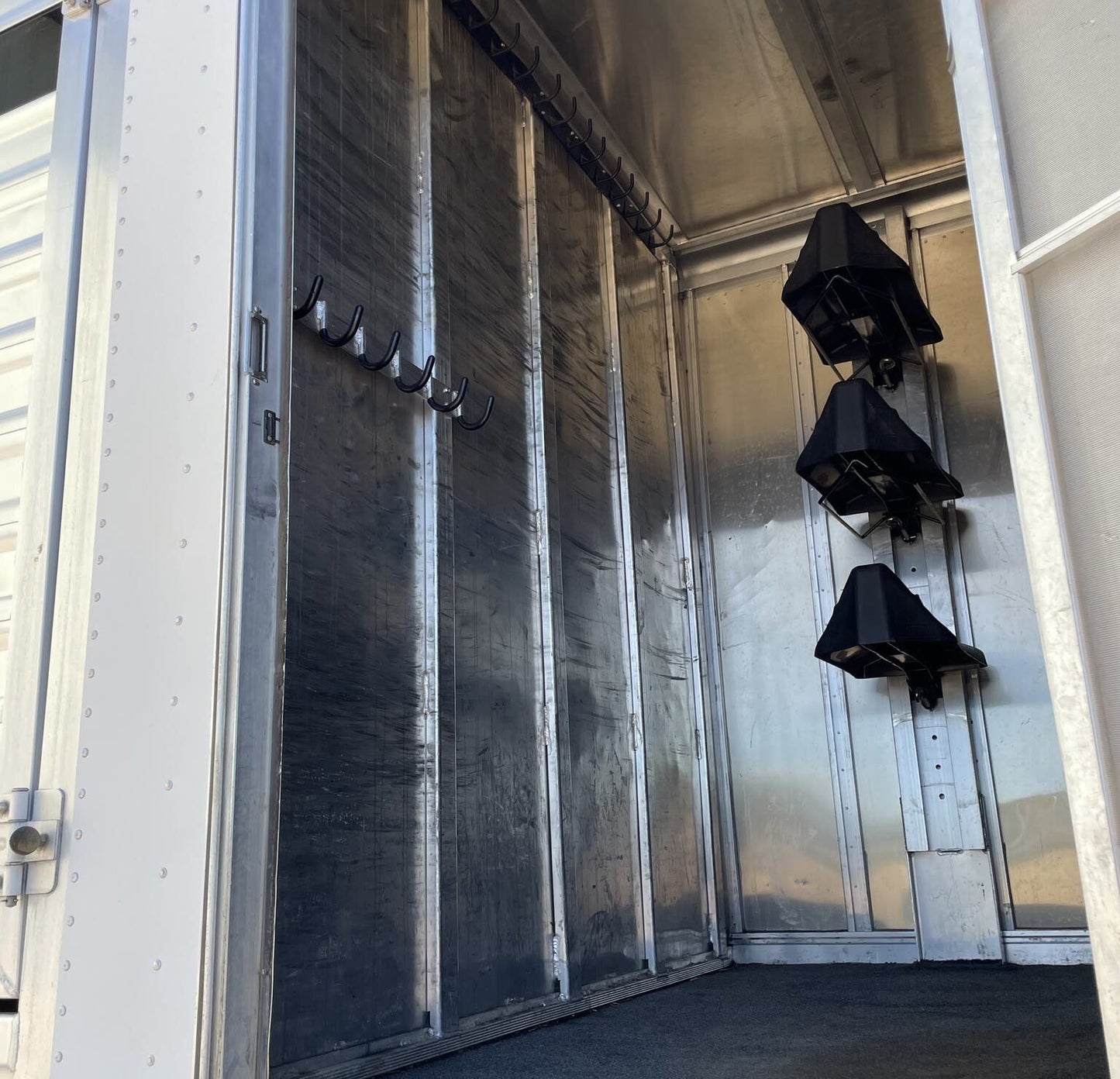 Used 2010 Featherlite 24FT Stock Combo – 2 Compartments image 7