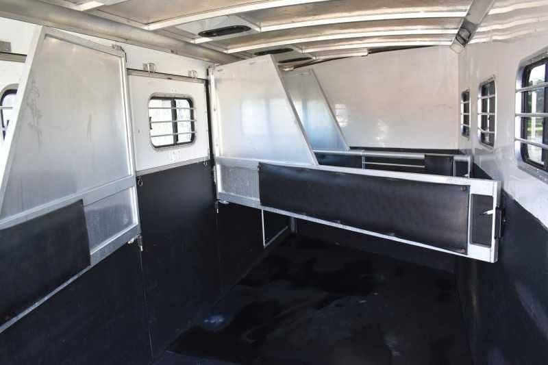 Used 2005 Sundowner 4HGN 4 Horse Trailer image 10