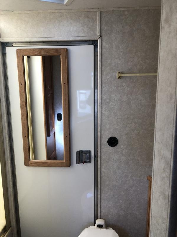 2003 Sundowner Trailers LQ 4H 8010 SIERRA Horse Trailer image 11