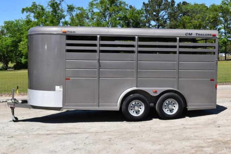 2017 CM 3HSLBP 3 Horse Trailer image 0