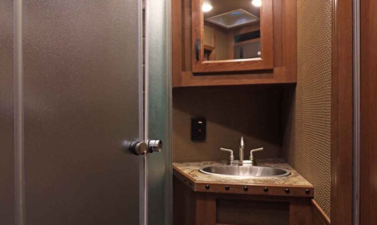 2019 Lakota Bighorn 6 Horse Side Load Trailer image 29