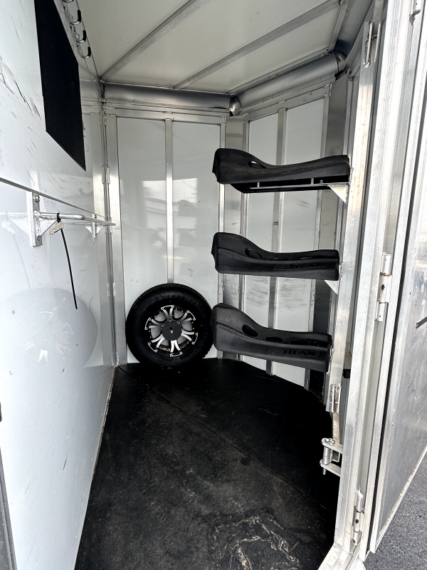 2021 Titan 2 Horse Trailer image 8