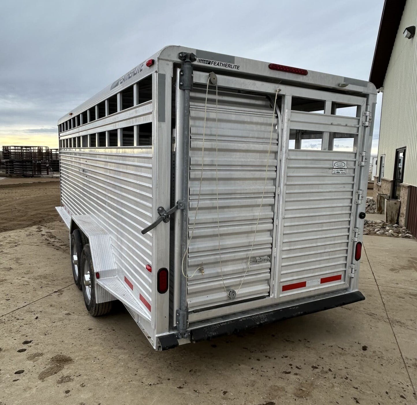 Used 2007 Featherlite 20′ Livestock Trailer – Two Compartments image 6