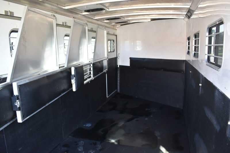 Used 2005 Sundowner 4HGN 4 Horse Trailer image 12