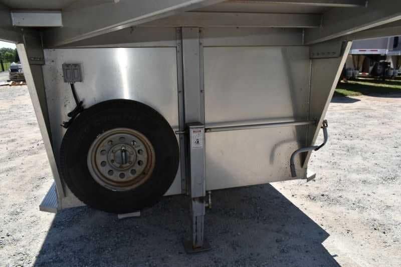 Used 2005 Silver Star 2HGNLQ 2 Horse Trailer with 4′ Short Wall image 14