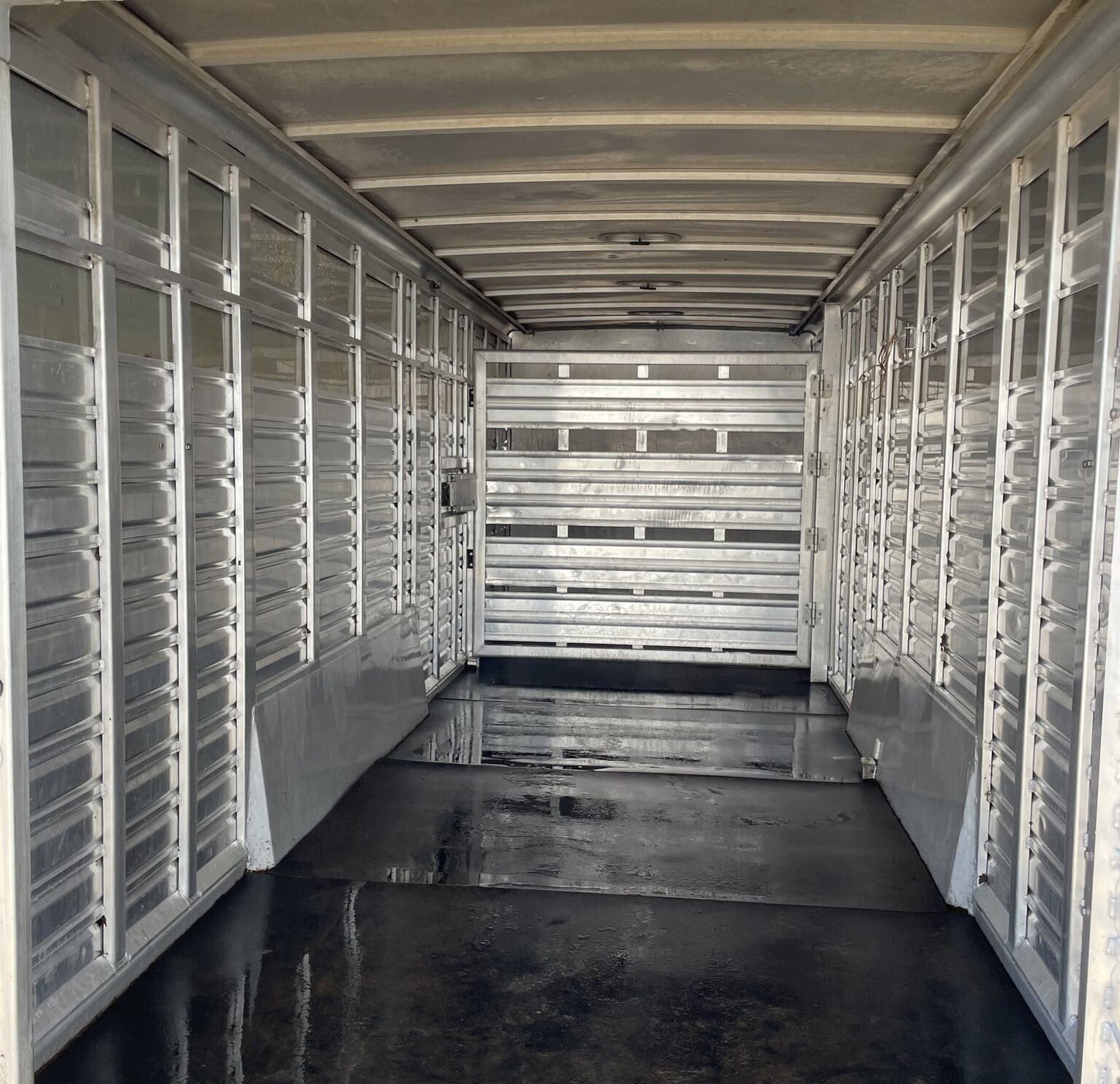 Used 2010 Featherlite 24FT Stock Combo – 2 Compartments image 13