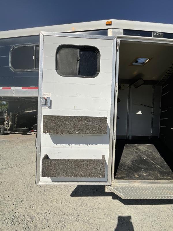 2005 Jamco 4 Horse Gooseneck Trailer image 11