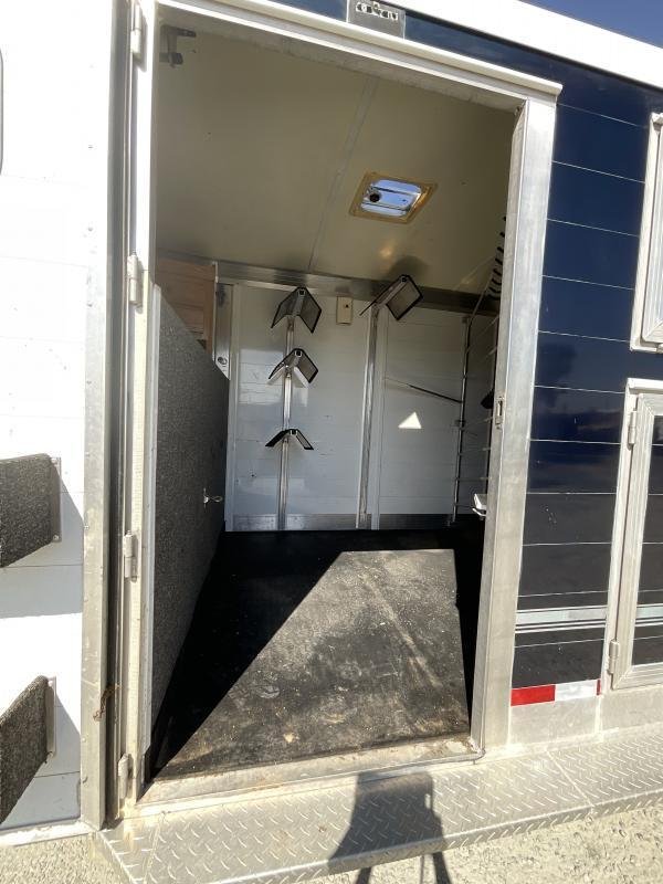 2005 Jamco 4 Horse Gooseneck Trailer image 12
