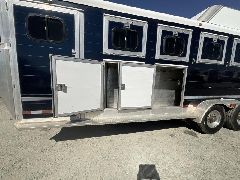 2005 Jamco 4 Horse Gooseneck Trailer image 16