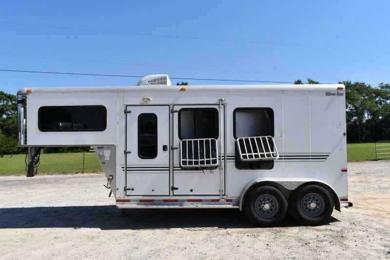 Used 2005 Silver Star 2HGNLQ 2 Horse Trailer with 4′ Short Wall image 3