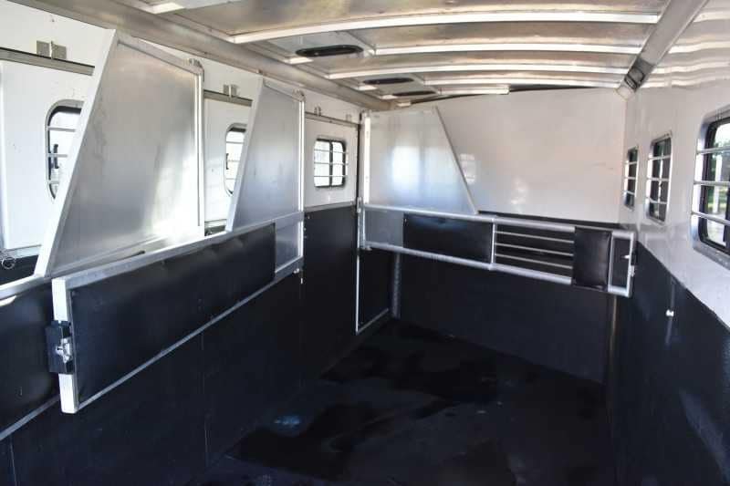 Used 2005 Sundowner 4HGN 4 Horse Trailer image 11