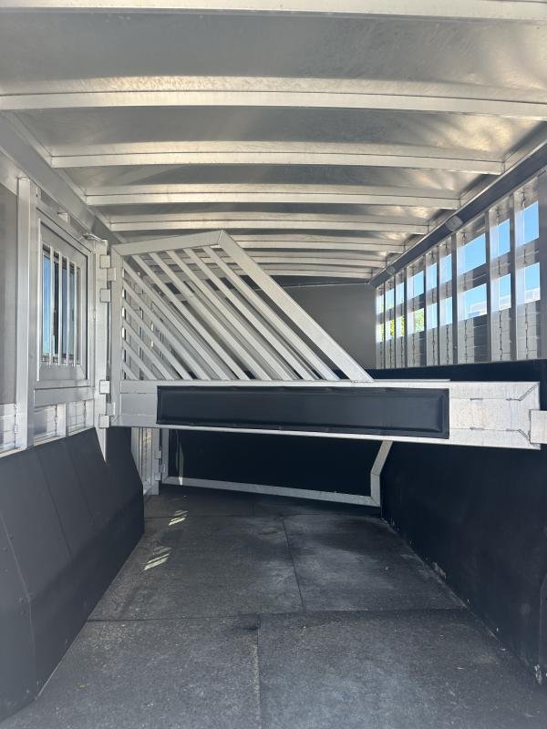 2020 Bloomer 4 Horse Stock Combo Trainer Tack Horse Trailer image 7