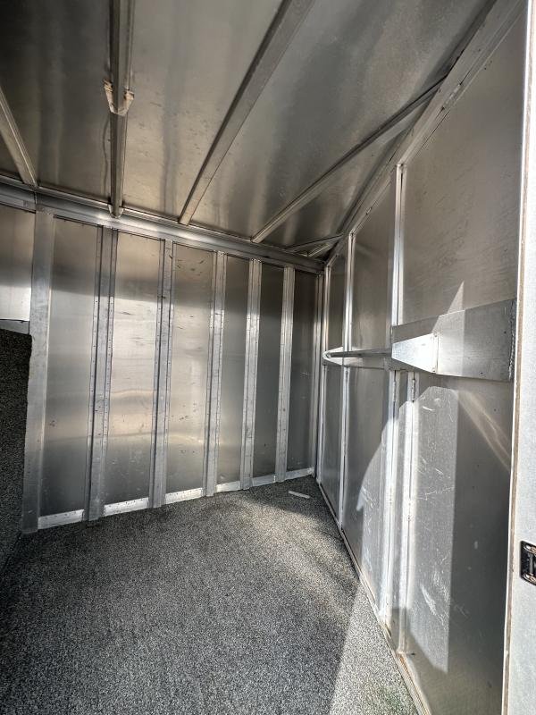 2000 Featherlite 3H GN with Dressing Room Horse Trailer image 10
