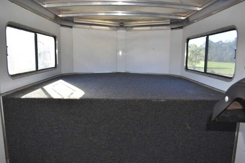 Used 2005 Sundowner 4HGN 4 Horse Trailer image 13