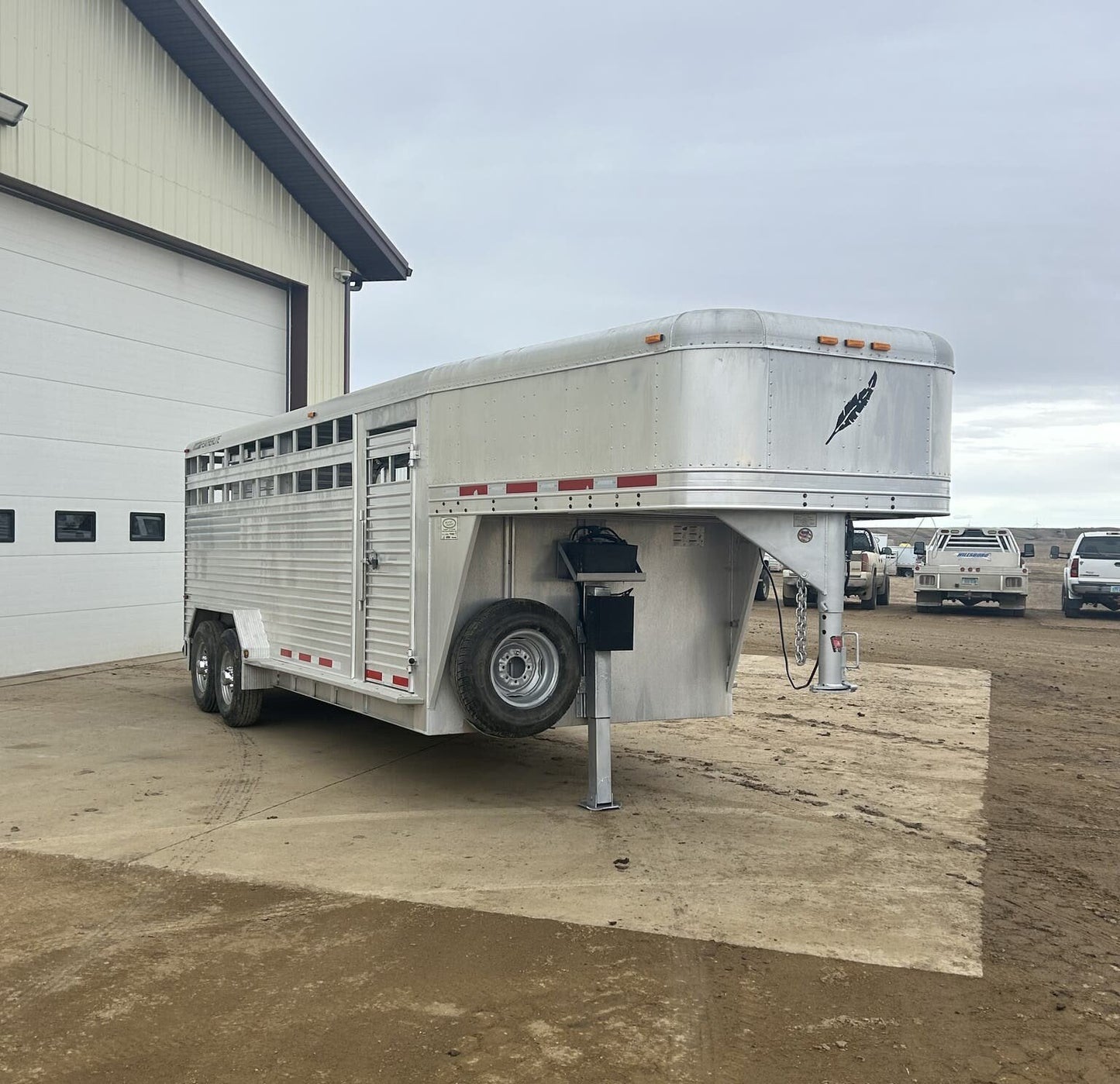 Used 2007 Featherlite 20′ Livestock Trailer – Two Compartments image 4