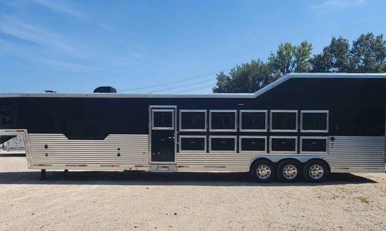 2019 Lakota Bighorn 6 Horse Side Load Trailer image 4