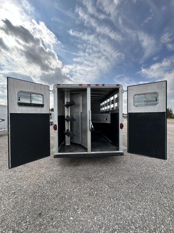 2000 Featherlite 3H GN with Dressing Room Horse Trailer image 6