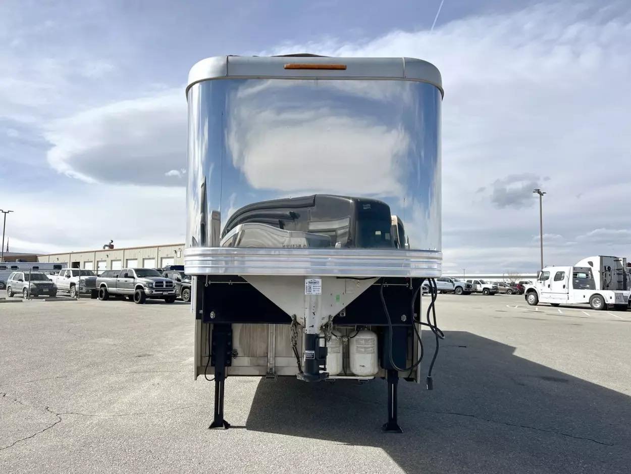 Used 2013 Bloomer 4 Horse 16′ LQ, 7’Slide, Air Ride, Pod, Mister/Water Sys Air ride, HWH Slide, Integrated Pod image 26