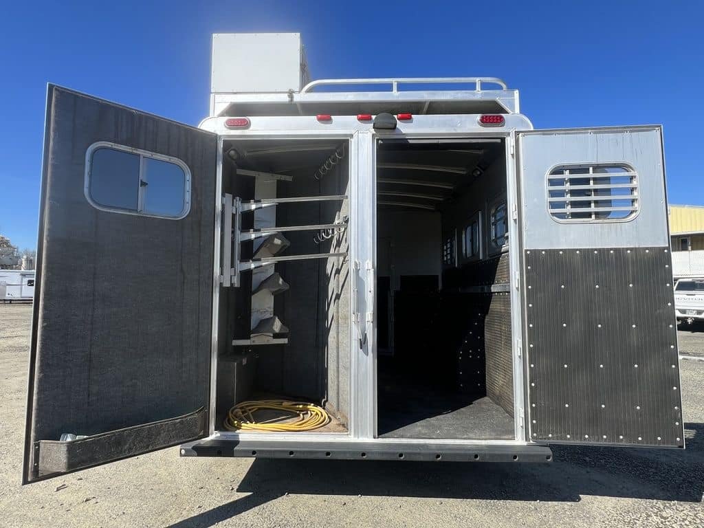 2009 Platinum Coach 3 H 16′ SW w/Outlaw Conversion image 12