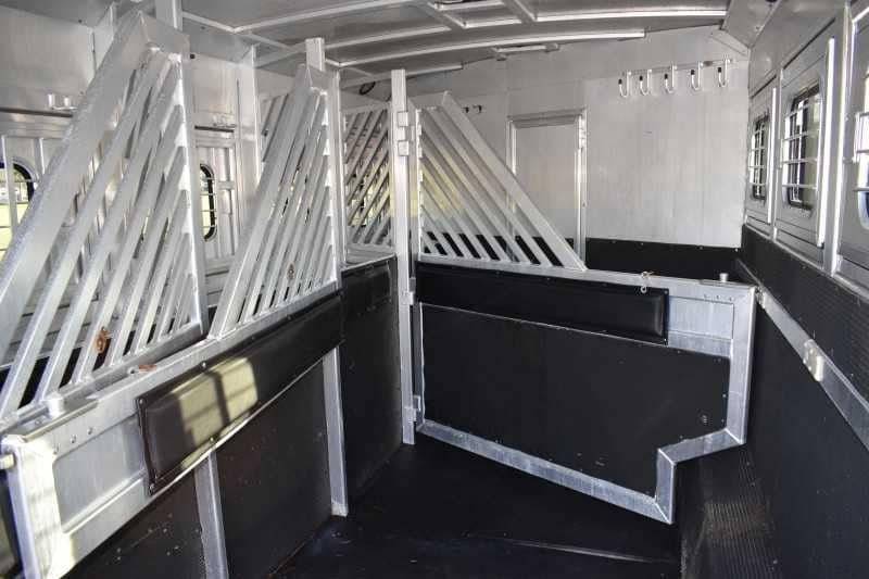 2003 Bloomer 8414LQ 4 Horse Trailer with 14′ Short Wall image 31