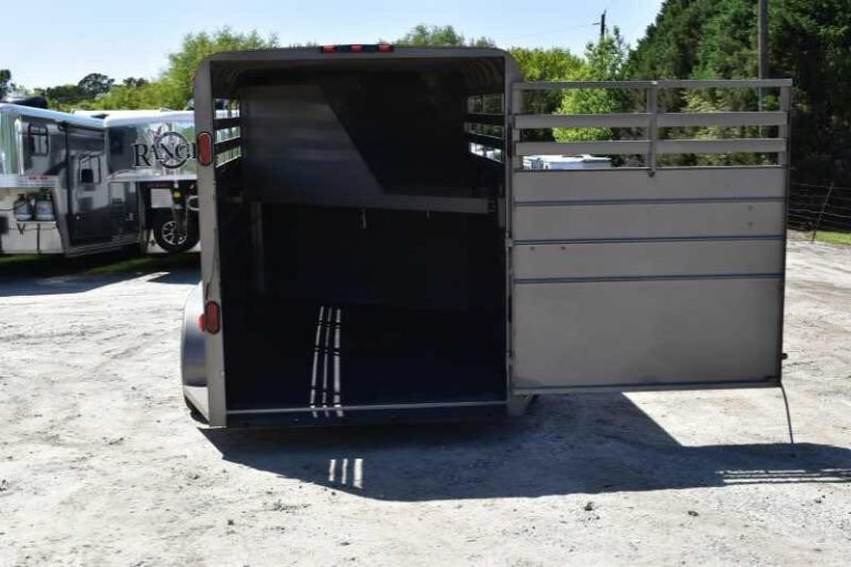 2017 CM 3HSLBP 3 Horse Trailer image 8