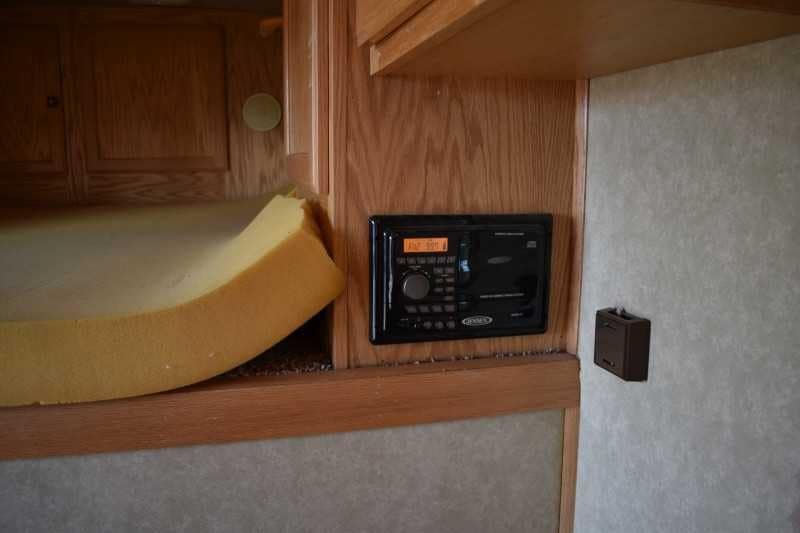 2006 Platinum 8410LQ 4 Horse Trailer with 9′ Short Wall image 11